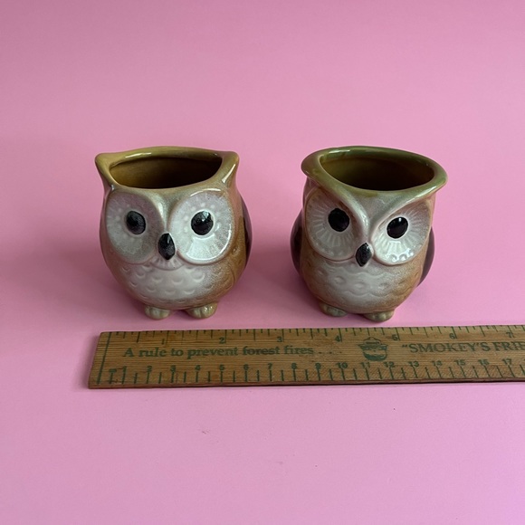 Set of 2 ceramic owl planters in Hootiful condition.
7cm tall - Picture 6 of 7